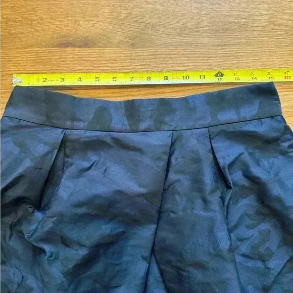 NWT Banana Republic- Black & Blue Camo Skirt w/Pockets - Size 12 - Picture 8 of 8
